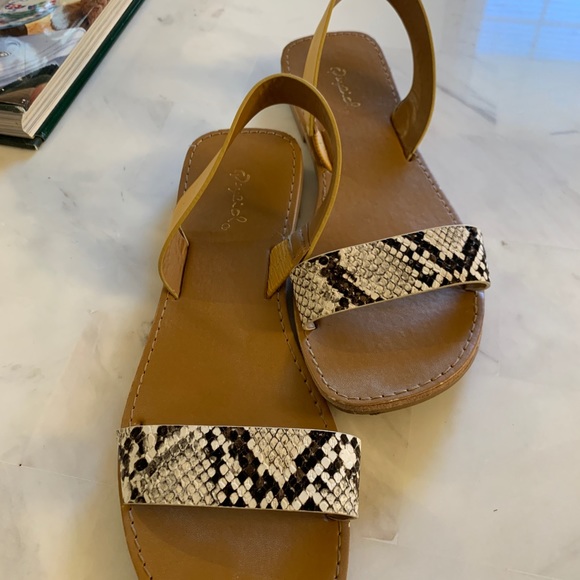 BUNDLE Deal! Both pairs of sandals included in the price - Picture 2 of 6